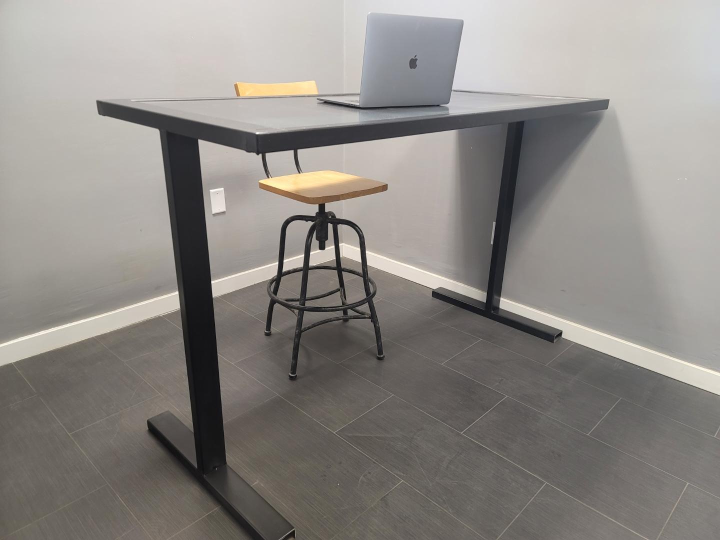 CustomDesk Des Moines Steel Inc.